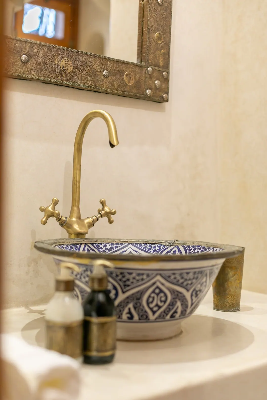 Ivory room bathroom with a blue-and-white Fez ceramic basin