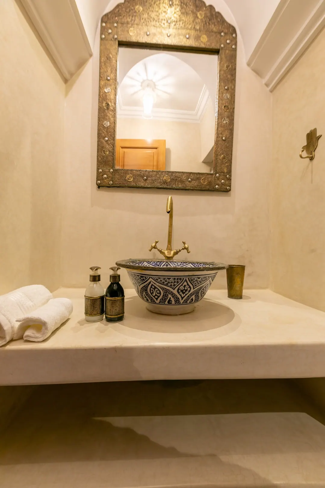 Ivory room bathroom with a blue-and-white Fez ceramic basin