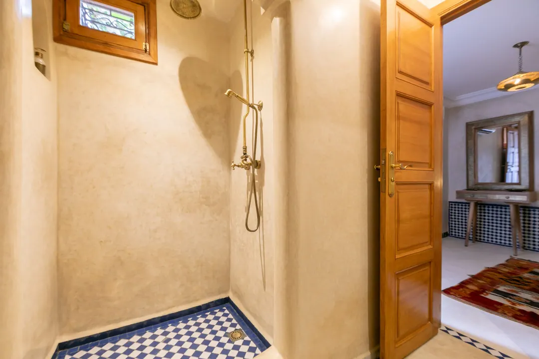 Ivory room bathroom with a blue-and-white Fez ceramic basin