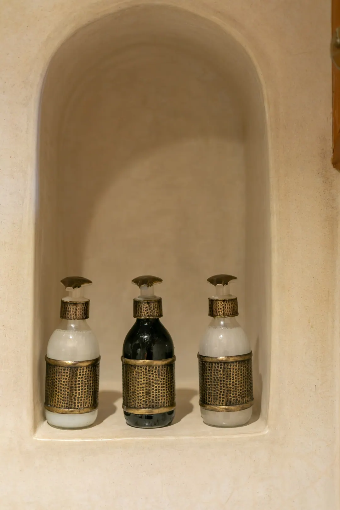 Ivory room bathroom with a blue-and-white Fez ceramic basin