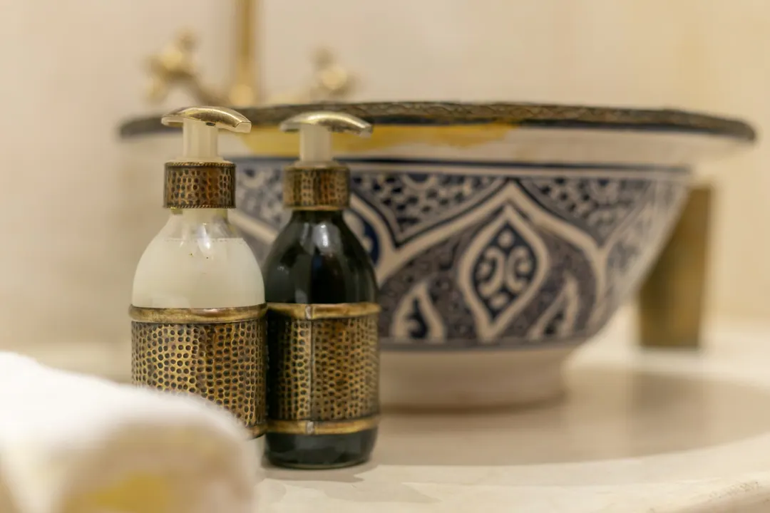 Ivory room bathroom with a blue-and-white Fez ceramic basin