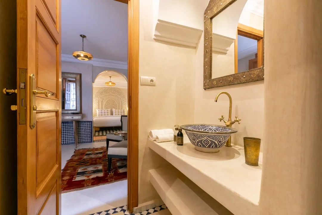Ivory room bathroom with a blue-and-white Fez ceramic basin