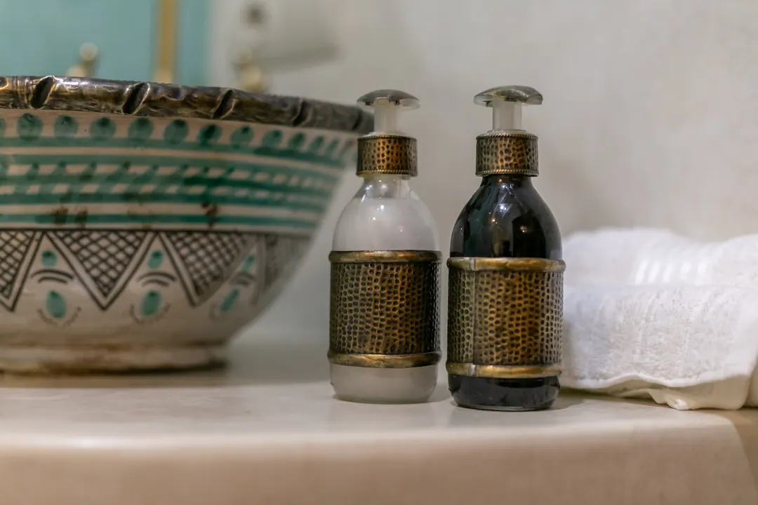 Jade room bathroom with a turquoise copper basin and tadelakt shower