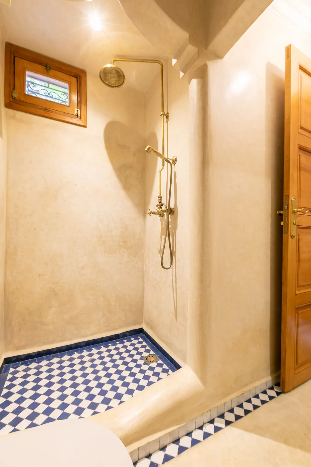 Ivory room bathroom with a blue-and-white Fez ceramic basin