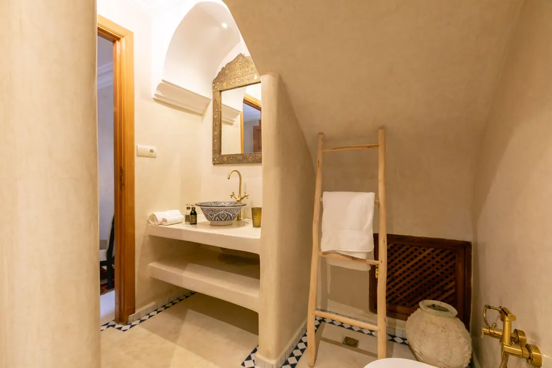Ivory room bathroom with a blue-and-white Fez ceramic basin